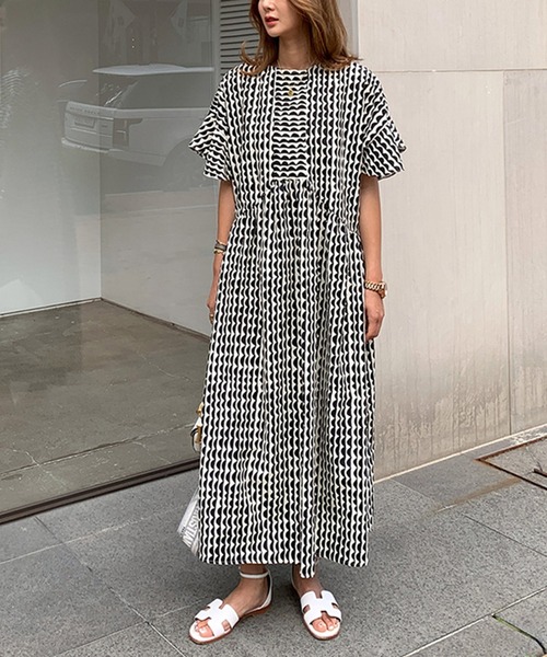 VitaFelice（ヴィータフェリーチェ）の「大人可愛いプリント柄レディースワンピース（ワンピース・レディース・ブラック/ブルー・FREE）」の6枚目の写真