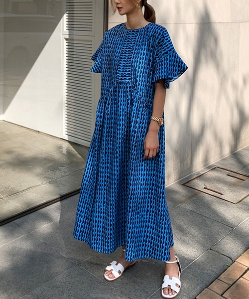 VitaFelice（ヴィータフェリーチェ）の「大人可愛いプリント柄レディースワンピース（ワンピース・レディース・ブラック/ブルー・FREE）」の4枚目の写真