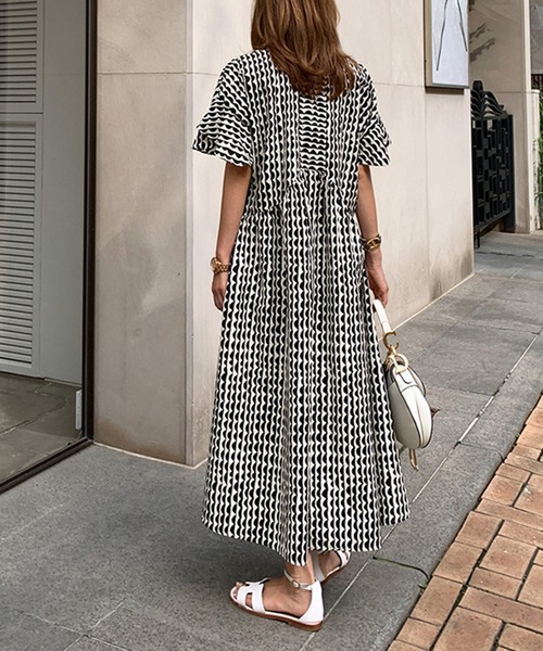 VitaFelice（ヴィータフェリーチェ）の「大人可愛いプリント柄レディースワンピース（ワンピース・レディース・ブラック/ブルー・FREE）」の11枚目の写真