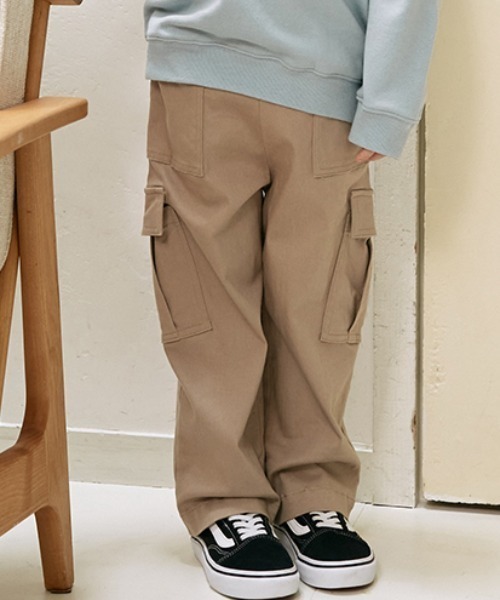 b・ROOM（ビールーム）の「ワイドカーゴパンツ（その他パンツ・キッズ・ベージュ/ブラック/アイボリー/カーキ・110cm/120cm/130cm/100cm/140cm/150cm）」の3枚目の写真