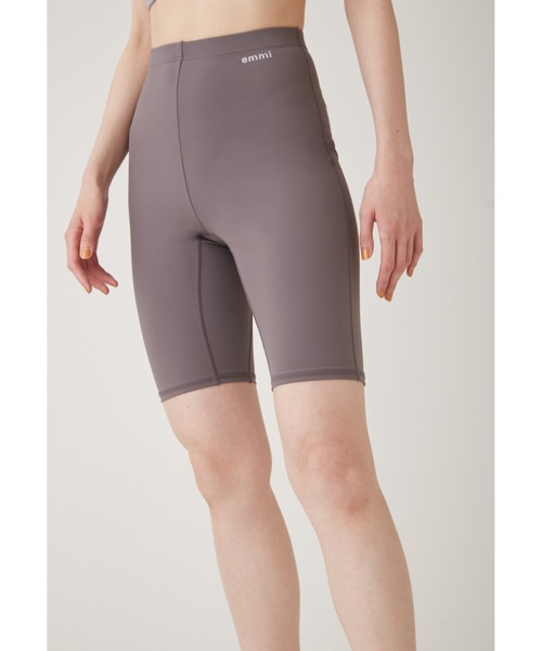 emmi（エミ）の「【emmi yoga】サステナレッチハーフレギンス（その他パンツ・レディース・チャコールグレー/ブラック/パープル・1/0）」の8枚目の写真