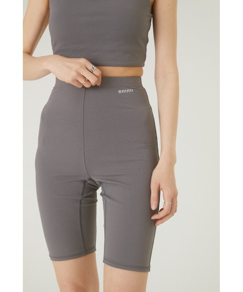 emmi（エミ）の「【emmi yoga】サステナレッチハーフレギンス（その他パンツ・レディース・チャコールグレー/ブラック/パープル・1/0）」の19枚目の写真