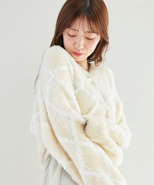 MAJESTIC LEGON（マジェスティックレゴン）の「ダイヤ柄シャギーニットカーディガン（カーディガン/ボレロ・レディース・アイボリー/ピンク/チャコールグレー/グレー/クリーム・MEDIUM）」の7枚目の写真
