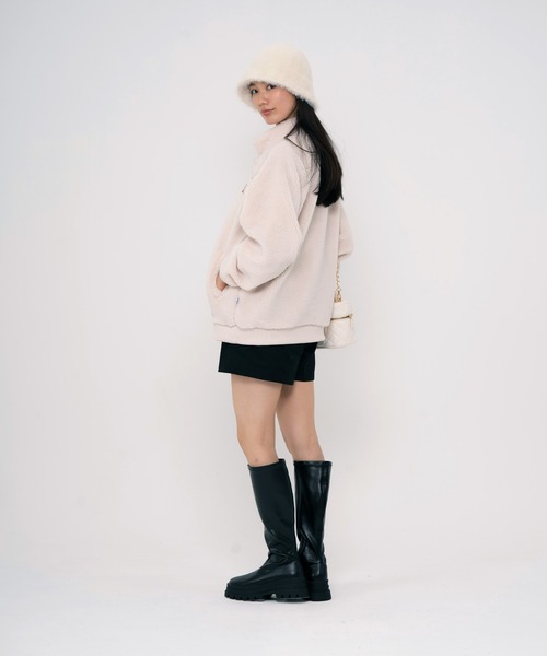 FILA(フィラ)の「FILA フィラ ワンポイント デザイン ロゴ 刺繍 長袖 フルジップ ボア フリース スタンドジャケット(ブルゾン・レディース・チャコール/アイボリー/パープル・LL/M/L)」の10枚目の写真