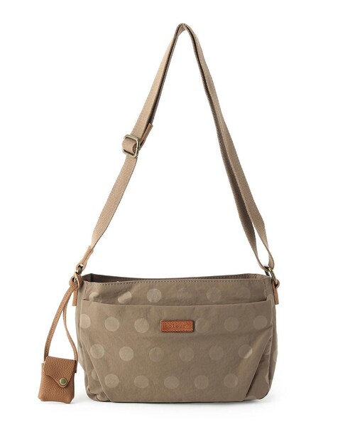 one'sterrace(ワンズテラス)の「toleur トーラ ナイロンドット前ポケットショルダー(ショルダーバッグ・レディース・ライトベージュ・99)」の2枚目の写真