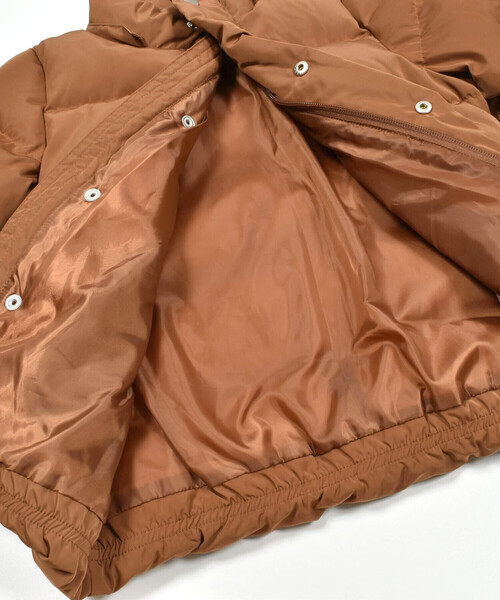 BeBe(ベベ)の「【撥水加工】タフタフード付きロゴプリント中綿コート(90~150cm)(ダウンジャケット/コート・キッズ・キャメル/ネイビー・120cm/130cm/140cm/100cm/110cm/150cm/90cm)」の21枚目の写真