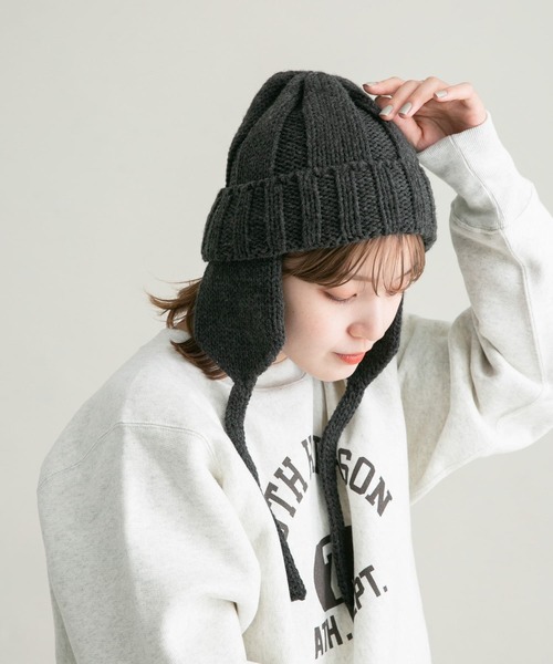 KBF(ケイビーエフ)の「フライトニットCAP(ニットキャップ/ビーニー・レディース・ベージュ/チャコールグレー・ONE)」の3枚目の写真