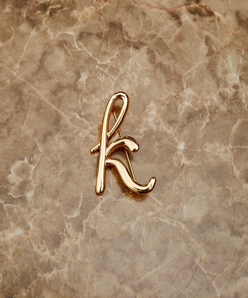 ADAM ET ROPE'（アダムエロペ）の「イニシャルブローチ（ブローチ/コサージュ・レディース・イエロー系その他3/ブラック系その他2/ホワイト系その他7/ライトグレー/チャコールグレー/ブラウン系その他/スミクロ/オフホワイト/ダークブラウン/ホワイト系その他4/ブラック系その他3/キャメル/グレー系その他/キナリ/ブラウン系その他3/ブラック系その他/ホワイト系その他6/ブラック/ホワイト系その他2/ホワイト系その他3/ホワイト系その他5/ブラウン/ブラウン系その他2/ホワイト系その他/グレー/ホワイト・FREE）」の4枚目の写真