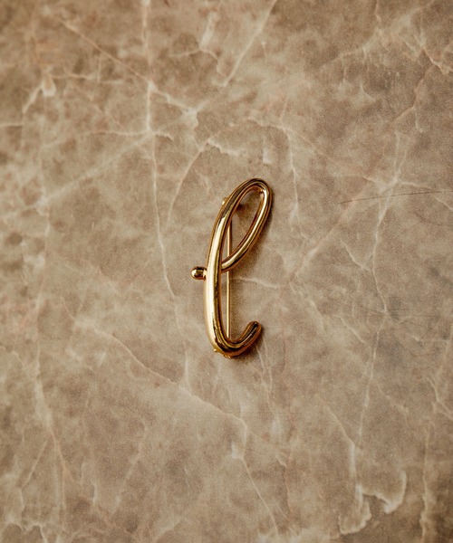 ADAM ET ROPE'（アダムエロペ）の「イニシャルブローチ（ブローチ/コサージュ・レディース・イエロー系その他3/ブラック系その他2/ホワイト系その他7/ライトグレー/チャコールグレー/ブラウン系その他/スミクロ/オフホワイト/ダークブラウン/ホワイト系その他4/ブラック系その他3/キャメル/グレー系その他/キナリ/ブラウン系その他3/ブラック系その他/ホワイト系その他6/ブラック/ホワイト系その他2/ホワイト系その他3/ホワイト系その他5/ブラウン/ブラウン系その他2/ホワイト系その他/グレー/ホワイト・FREE）」の6枚目の写真