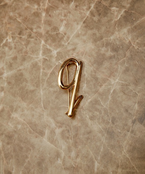 ADAM ET ROPE'（アダムエロペ）の「イニシャルブローチ（ブローチ/コサージュ・レディース・イエロー系その他3/ブラック系その他2/ホワイト系その他7/ライトグレー/チャコールグレー/ブラウン系その他/スミクロ/オフホワイト/ダークブラウン/ホワイト系その他4/ブラック系その他3/キャメル/グレー系その他/キナリ/ブラウン系その他3/ブラック系その他/ホワイト系その他6/ブラック/ホワイト系その他2/ホワイト系その他3/ホワイト系その他5/ブラウン/ブラウン系その他2/ホワイト系その他/グレー/ホワイト・FREE）」の9枚目の写真