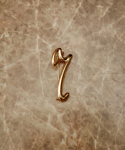 ADAM ET ROPE'（アダムエロペ）の「イニシャルブローチ（ブローチ/コサージュ・レディース・イエロー系その他3/ブラック系その他2/ホワイト系その他7/ライトグレー/チャコールグレー/ブラウン系その他/スミクロ/オフホワイト/ダークブラウン/ホワイト系その他4/ブラック系その他3/キャメル/グレー系その他/キナリ/ブラウン系その他3/ブラック系その他/ホワイト系その他6/ブラック/ホワイト系その他2/ホワイト系その他3/ホワイト系その他5/ブラウン/ブラウン系その他2/ホワイト系その他/グレー/ホワイト・FREE）」の10枚目の写真