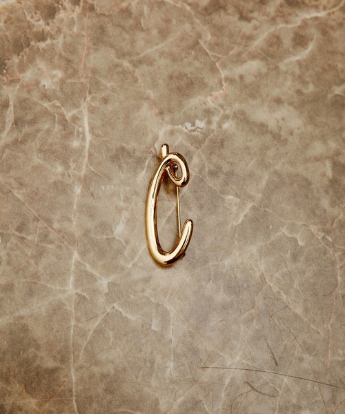 ADAM ET ROPE'（アダムエロペ）の「イニシャルブローチ（ブローチ/コサージュ・レディース・イエロー系その他3/ブラック系その他2/ホワイト系その他7/ライトグレー/チャコールグレー/ブラウン系その他/スミクロ/オフホワイト/ダークブラウン/ホワイト系その他4/ブラック系その他3/キャメル/グレー系その他/キナリ/ブラウン系その他3/ブラック系その他/ホワイト系その他6/ブラック/ホワイト系その他2/ホワイト系その他3/ホワイト系その他5/ブラウン/ブラウン系その他2/ホワイト系その他/グレー/ホワイト・FREE）」の15枚目の写真