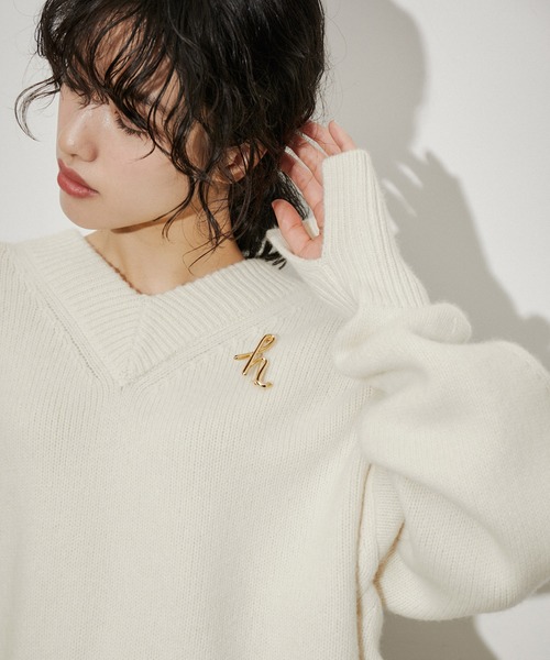 ADAM ET ROPE'（アダムエロペ）の「イニシャルブローチ（ブローチ/コサージュ・レディース・イエロー系その他3/ブラック系その他2/ホワイト系その他7/ライトグレー/チャコールグレー/ブラウン系その他/スミクロ/オフホワイト/ダークブラウン/ホワイト系その他4/ブラック系その他3/キャメル/グレー系その他/キナリ/ブラウン系その他3/ブラック系その他/ホワイト系その他6/ブラック/ホワイト系その他2/ホワイト系その他3/ホワイト系その他5/ブラウン/ブラウン系その他2/ホワイト系その他/グレー/ホワイト・FREE）」の18枚目の写真