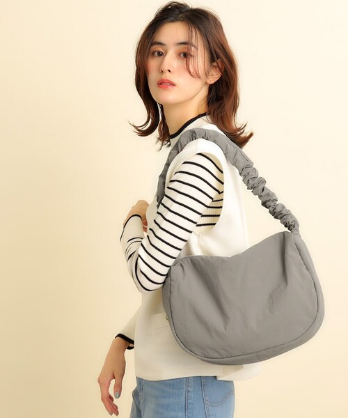 grove(グローブ)の「◆ドロストラウンドナイロンショルダー(ショルダーバッグ・レディース・ブラック/ライトグレー/アイボリー/ダークグレー・00)」の1枚目の写真