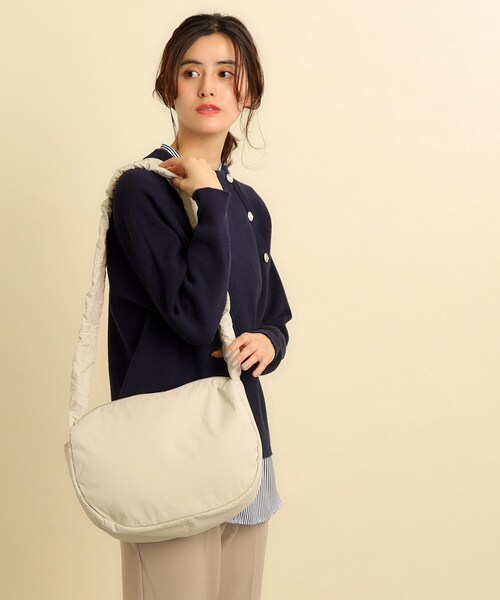 grove(グローブ)の「◆ドロストラウンドナイロンショルダー(ショルダーバッグ・レディース・ブラック/ライトグレー/アイボリー/ダークグレー・00)」の5枚目の写真