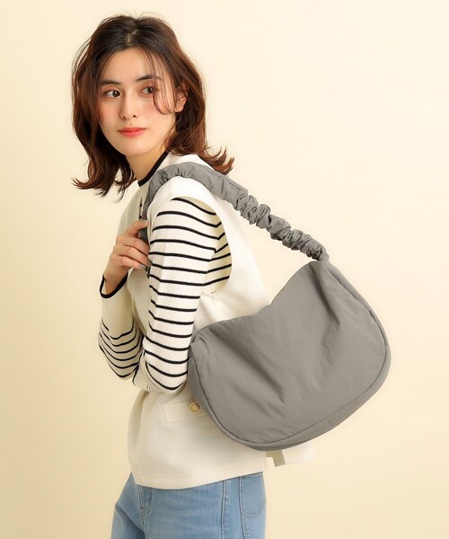 grove(グローブ)の「◆ドロストラウンドナイロンショルダー(ショルダーバッグ・レディース・ブラック/ライトグレー/アイボリー/ダークグレー・00)」の7枚目の写真