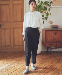 テーパードパンツ