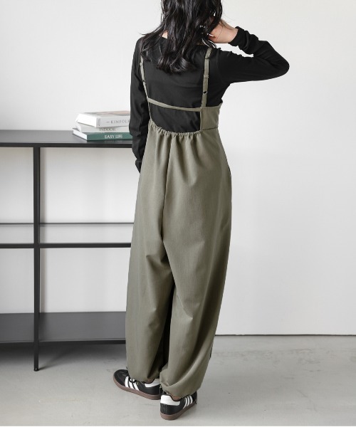 AMELY(エミリー)の「ワイドサロペット(サロペット/オーバーオール・レディース・カーキ/ブラック/イエロー/グレー・L/M)」の22枚目の写真
