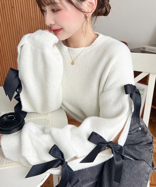 moment+（モーメントプラス）の「ラメ混フェザー袖リボンニットプル