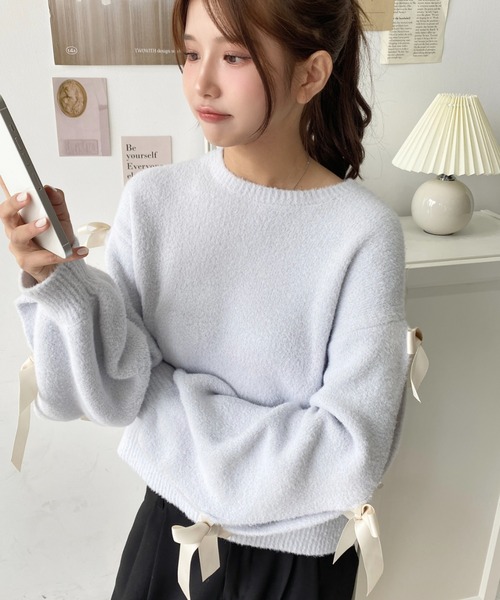 moment+（モーメントプラス）の「ラメ混フェザー袖リボンニットプル