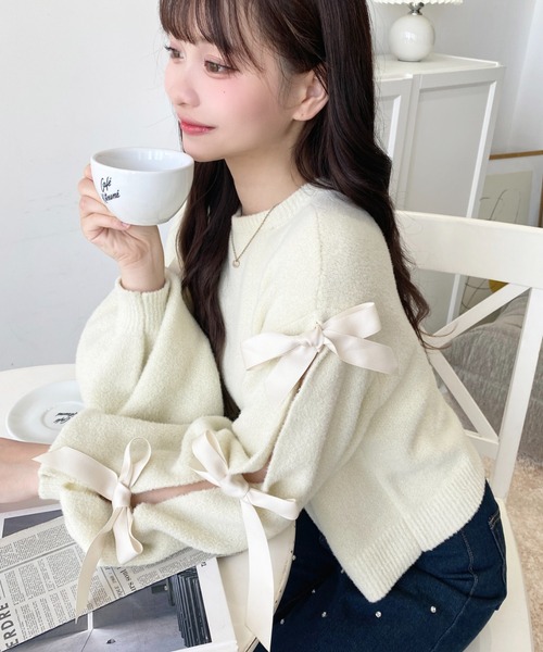 moment+（モーメントプラス）の「ラメ混フェザー袖リボンニットプル
