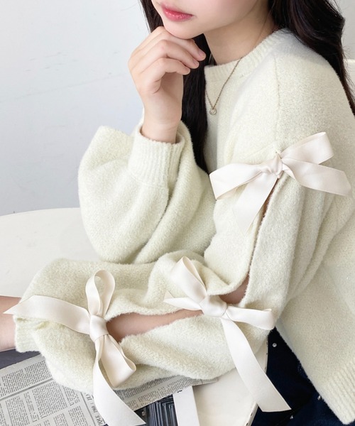 完売商品☆ELLIE エリー / ミックスリボンニット【WHITE】 moment+（モーメントプラス）の「ラメ混フェザー袖リボンニットプル