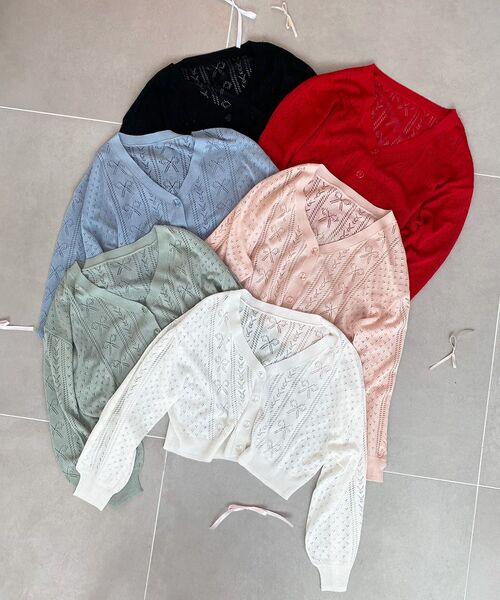 MAJESTIC LEGON（マジェスティックレゴン）の「リボン透かし編みカーディガン（カーディガン/ボレロ・レディース・ピンク/レッド/グリーン/ブルー/アイボリー/ブラック・MEDIUM）」の7枚目の写真