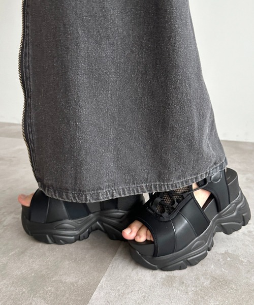 apres jour mignon(アプレジュールミニョン)の「厚底スポーツサンダル【ZOZOTOWN限定アイテム】(サンダル・レディース・ブラック/アイボリー・LARGE/MEDIUM/SMALL)」の7枚目の写真