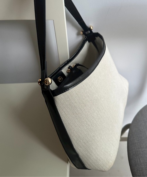 lawgy（ラウジー）の「herringbone bicolor handbag / ヘリンボーンバイカラーハンドバッグ（トートバッグ・レディース・ホワイト・FREE）」の6枚目の写真
