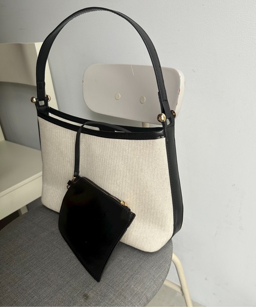 lawgy（ラウジー）の「herringbone bicolor handbag / ヘリンボーンバイカラーハンドバッグ（トートバッグ・レディース・ホワイト・FREE）」の2枚目の写真