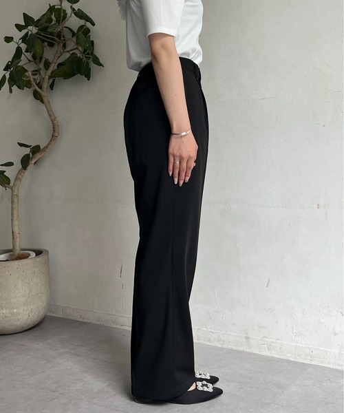 prose verse(プロズヴェール)の「ハイウエストスリムストレートタックパンツ(その他パンツ・レディース・ブラック・MEDIUM/LARGE/PM/PL)」の6枚目の写真