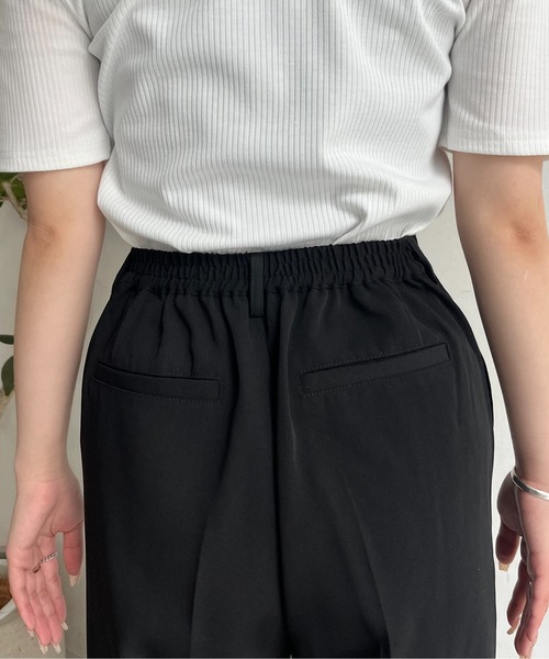 prose verse(プロズヴェール)の「ハイウエストスリムストレートタックパンツ(その他パンツ・レディース・ブラック・MEDIUM/LARGE/PM/PL)」の4枚目の写真