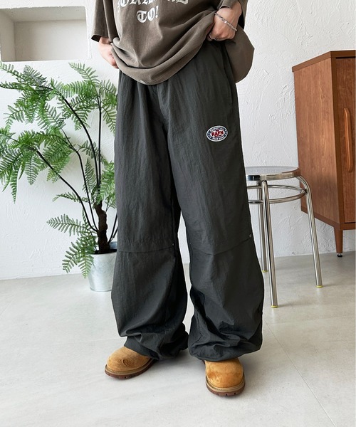 sedacle(セダクル)の「ワッペン付ナイロンパンツ(その他パンツ・メンズ・グレー/チャコールグレー・SMALL/MEDIUM/LARGE)」の3枚目の写真