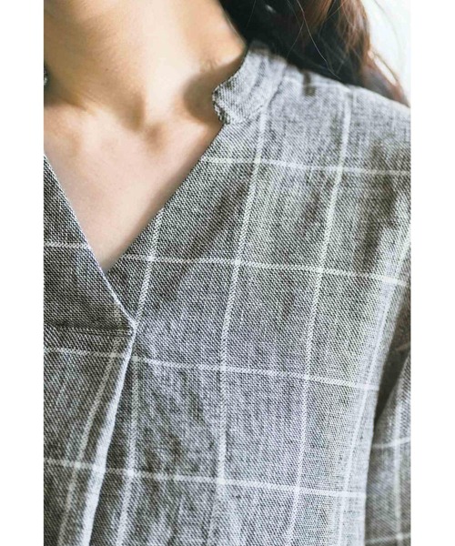 and myera（アンド マイラ）の「ａｎｄ　ｍｙｅｒａ　ざっくりとした綿麻チェックチュニック（チュニック・レディース・グレー・LARGE/MEDIUM/SMALL/X-LARGE）」の8枚目の写真