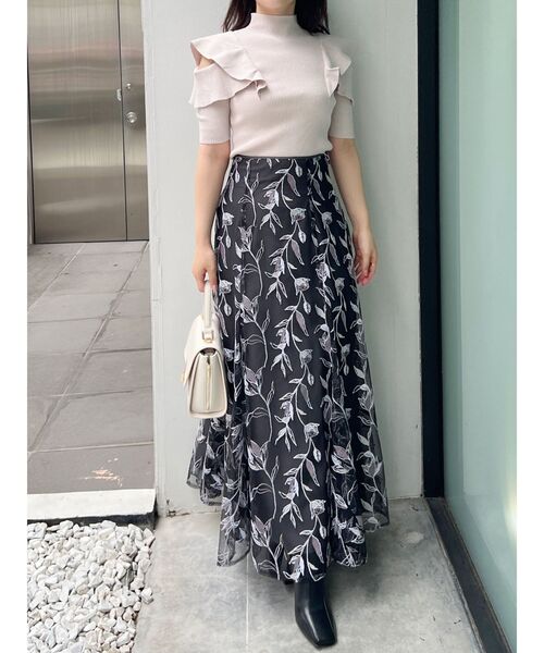 MERCURYDUO(マーキュリーデュオ)の「オープンショルダーラッフルボトルネックニット(ニット/セーター・レディース・チャコールグレー/ブラック/パープル/オフホワイト/ベビーピンク・FREE)」の16枚目の写真