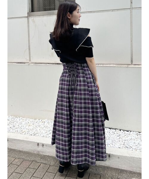 MERCURYDUO(マーキュリーデュオ)の「オープンショルダーラッフルボトルネックニット(ニット/セーター・レディース・チャコールグレー/ブラック/パープル/オフホワイト/ベビーピンク・FREE)」の20枚目の写真