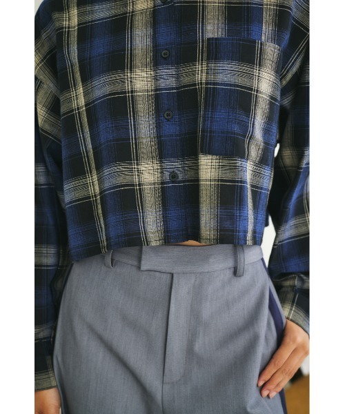 MIEL CRISHUNANT(ミエルクリシュナ)の「ショート丈チェックシャツ(シャツ/ブラウス・レディース・ブラック/ブルー・FREE)」の9枚目の写真