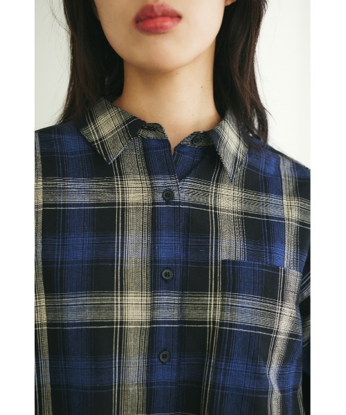 MIEL CRISHUNANT(ミエルクリシュナ)の「ショート丈チェックシャツ(シャツ/ブラウス・レディース・ブラック/ブルー・FREE)」の3枚目の写真
