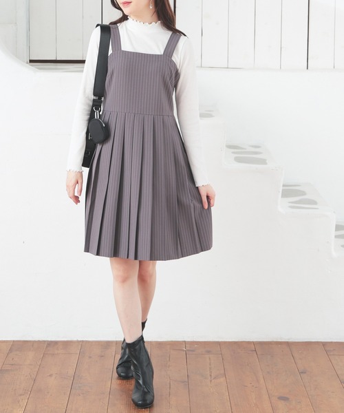 Honeys(ハニーズ)の「プリーツミニジャンスカ(ジャンパースカート・レディース・チャコール/ブラック/ブラック×ホワイト・LL/L/M/S/SS)」の7枚目の写真