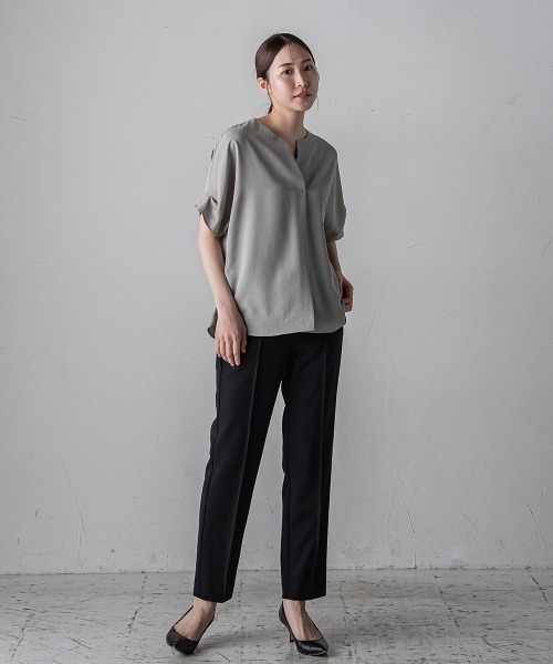 la.f…（ラエフ）の「MULTIPLE2WAYブラウス≪洗濯機で洗える/接触冷感/紫外線防止/抗菌防臭≫（シャツ/ブラウス・レディース・ホワイト/ネイビー/カーキ・9号）」の12枚目の写真