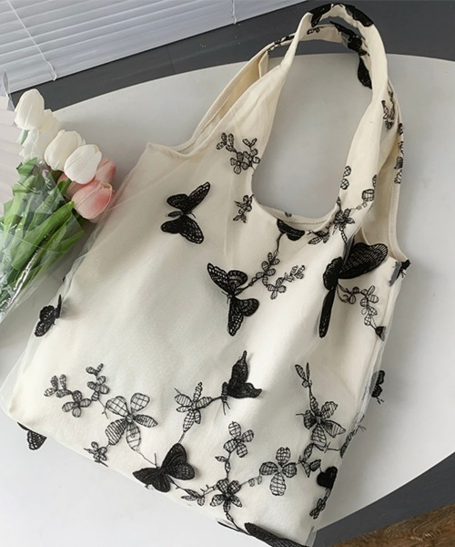 Fun & Daily（ファンアンドデイリー）の「レースバタフライキャンバスバッグ（トートバッグ・レディース・ホワイト/ブラック・FREE）」の7枚目の写真