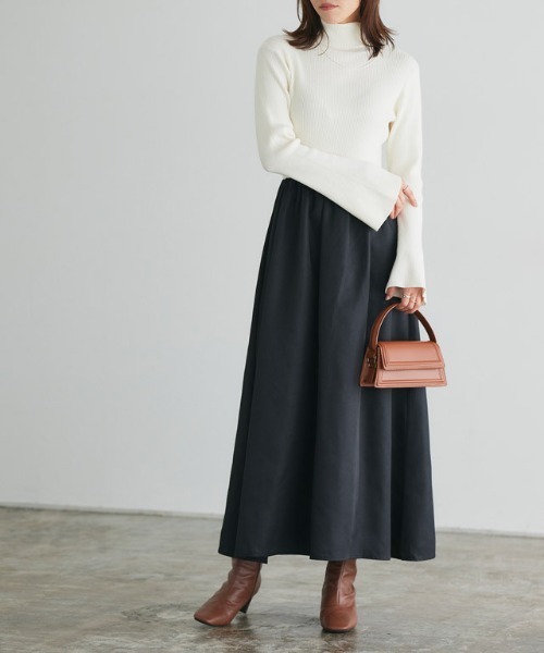 Pierrot（ピエロ）の「タートルネックフレアスリーブドッキングワンピース（ワンピース・レディース・ブラック×ブラック/ブラック系その他/ホワイト×ブラック・PM/M/L）」の2枚目の写真