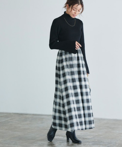 Pierrot（ピエロ）の「タートルネックフレアスリーブドッキングワンピース（ワンピース・レディース・ブラック×ブラック/ブラック系その他/ホワイト×ブラック・PM/M/L）」の3枚目の写真