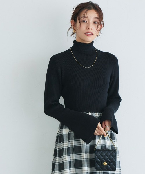 Pierrot（ピエロ）の「タートルネックフレアスリーブドッキングワンピース（ワンピース・レディース・ブラック×ブラック/ブラック系その他/ホワイト×ブラック・PM/M/L）」の4枚目の写真