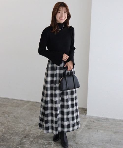 Pierrot（ピエロ）の「タートルネックフレアスリーブドッキングワンピース（ワンピース・レディース・ブラック×ブラック/ブラック系その他/ホワイト×ブラック・PM/M/L）」の5枚目の写真