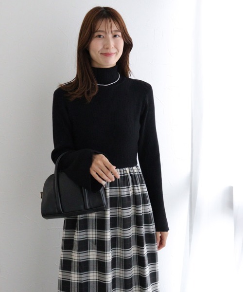 Pierrot（ピエロ）の「タートルネックフレアスリーブドッキングワンピース（ワンピース・レディース・ブラック×ブラック/ブラック系その他/ホワイト×ブラック・PM/M/L）」の19枚目の写真