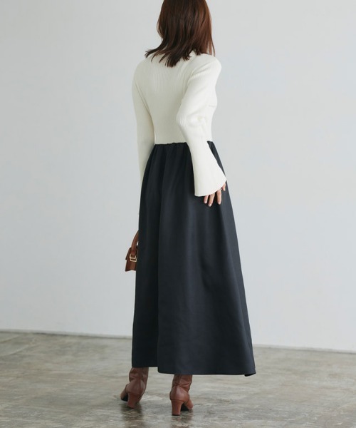 Pierrot（ピエロ）の「タートルネックフレアスリーブドッキングワンピース（ワンピース・レディース・ブラック×ブラック/ブラック系その他/ホワイト×ブラック・PM/M/L）」の18枚目の写真