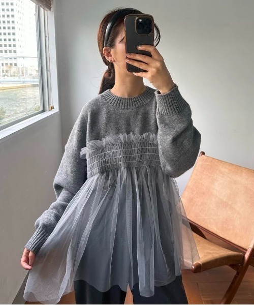 I_am（アイアム）の「tulle docking flare knit / チュールドッキングフレアニット（ニット/セーター・レディース・アイボリー/グレー・FREE）」の2枚目の写真