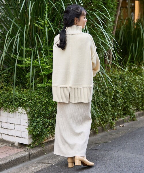 専用。美品。プリーツプリーズ　CREPE KNITタートルネック　アイボリー FREAK'S STORE ニット セーター エアーフィット タートル