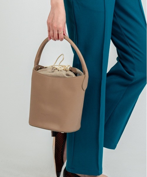 PELLETTERIA VENETA(ペレッテリアベネタ)の「【pelletteria Veneta】2WAY バケツバッグ 牛革(ショルダーバッグ・レディース・ブラック/ライトブラウン/グレー/ブラウン・FREE)」の4枚目の写真